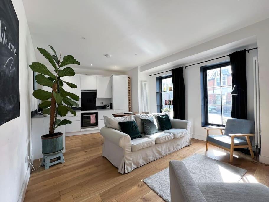 Poets Rest, Free Parking, Ev Socket Fees Apply Walk To Beach Brighton Eksteriør bilde